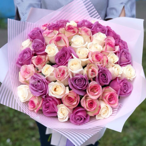 Букет из 51 разноцветной розы (Эквадор) 50 см