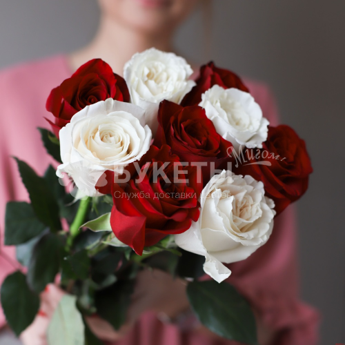 Букет из роз "Красное и белое"