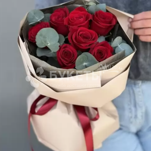Букет из 7 красных роз Premium с эвкалиптом