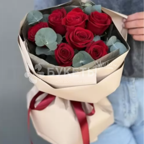 Букет из 7 красных роз Premium с эвкалиптом