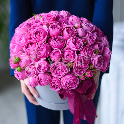 25 розовых пионовидных роз в шляпной коробке №24