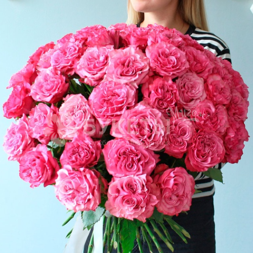 Букет из розовых эксклюзивных роз "Кантри Блюз"