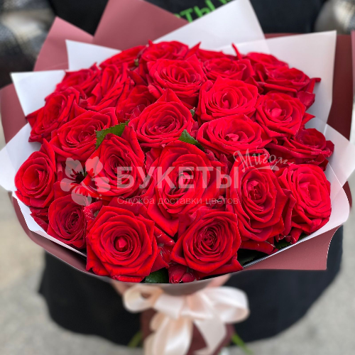 Букет из 25 ароматных красных роз