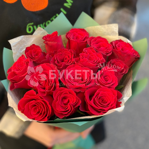 Букет из 15 красных роз "Родос"