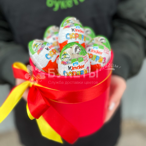 7 kinder сюрпризов в красной шляпной коробке