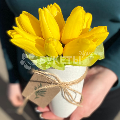 Композиция из 9 желтых тюльпанов