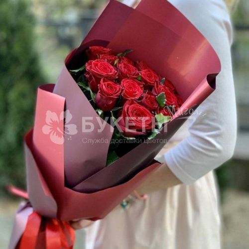 Букет из 15 красных роз "Кения" 50 см