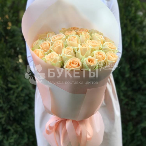 Букет из 25 персиковых роз