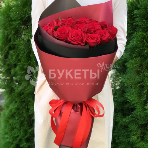 Букет из 25 красных роз "Королева"