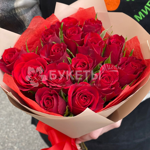 Букет из 15 красных роз "Кения"