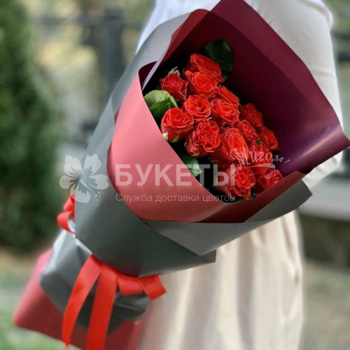 Букет из 15 алых роз "Эль Торо"