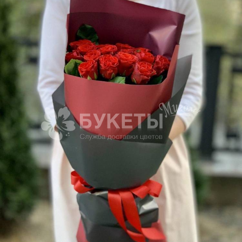 Букет из 15 алых роз "Эль Торо"