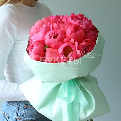 Букет из 15 коралловых пионов