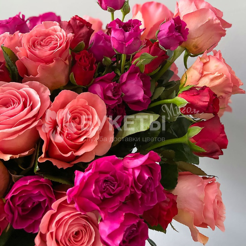 Букет с кустовыми розами "Огненный рассвет"