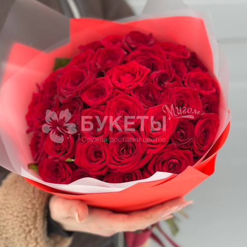 Букет из 35 ароматных красных роз "Ред"
