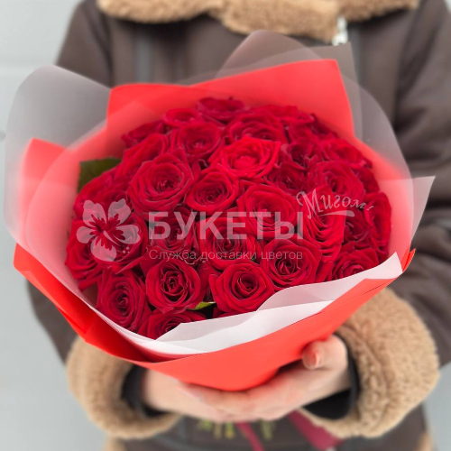 Букет из 35 ароматных красных роз "Ред"
