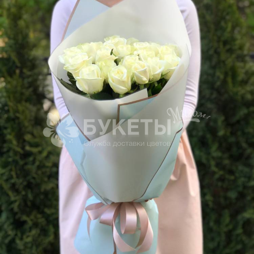 Букет из 25 белых роз (Арктика)