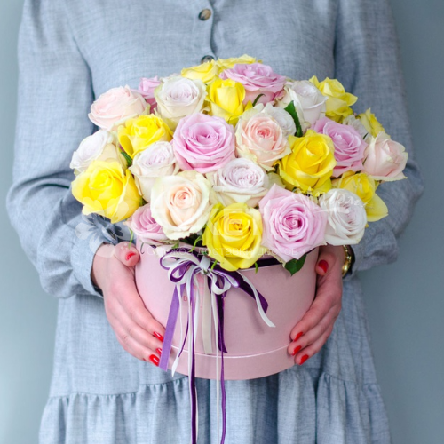 25 роз микс в шляпной коробке