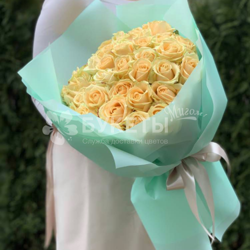 51 роза Пич Аваланш