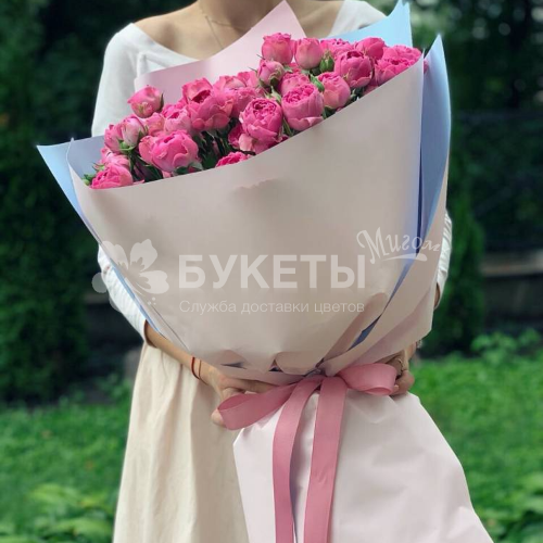 Букет из 19 пионовидных кустовых роз "Мисти баблс"