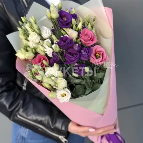 Букет из 7 разноцветных эустом