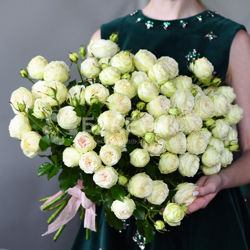 Букет из пионовидных кустовых роз "Мисс Бомбастик"