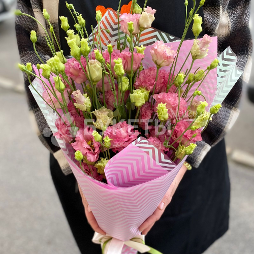 Букет из 7 розовых лизиантусов