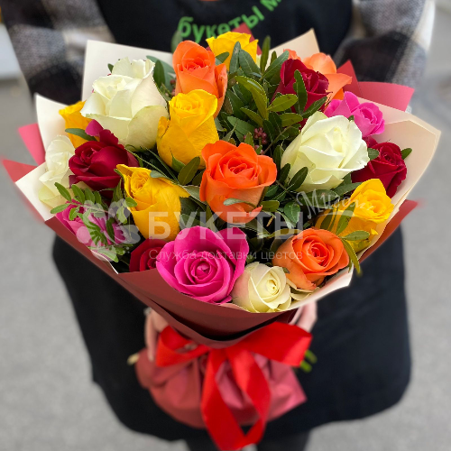 Букет из 25 роз в ярких тонах "Кения"