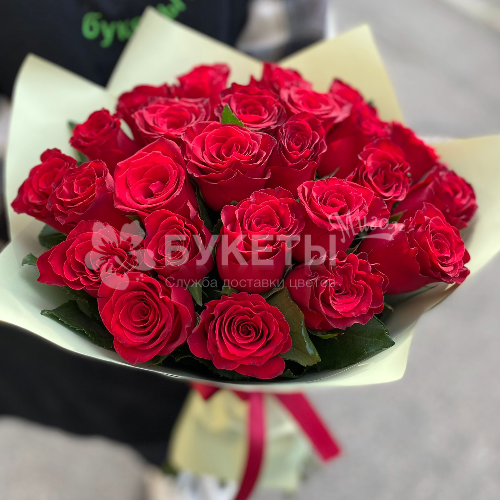 Букет из красных роз "Родос"