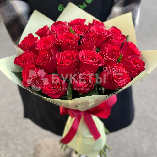 Букет из красных роз "Родос"