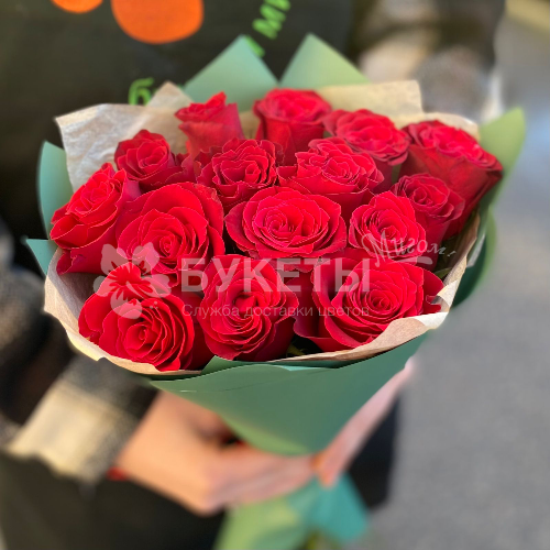 Букет из 15 красных роз "Родос"