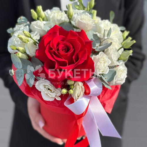 Букет в шляпной коробке "Престиж в каждом лепестке"
