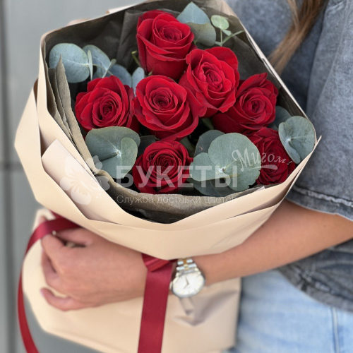 Букет из 7 красных роз Premium с эвкалиптом