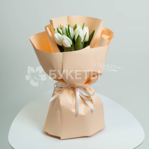Букет из 9 белых тюльпанов