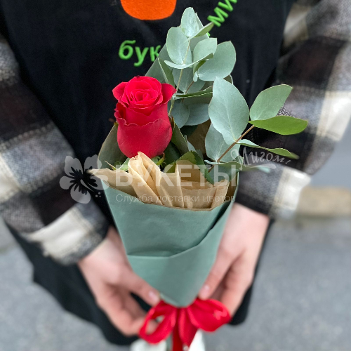 Букет из розы и эвкалипта