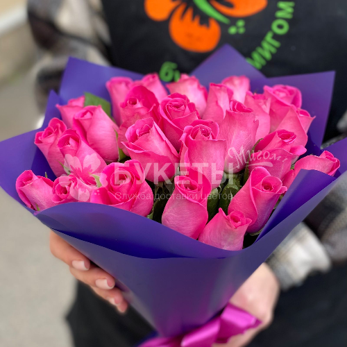 Букет из 25 розовых роз "Кения"