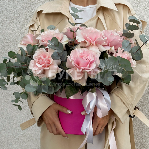 Нежные французские розы в шляпной коробке