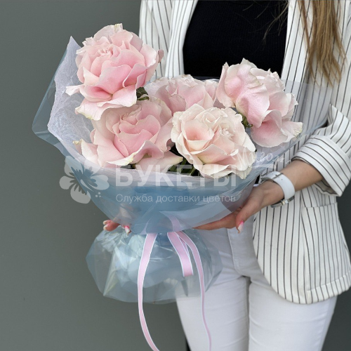 Букет из нежных розовых французских роз "Розовые грёзы"