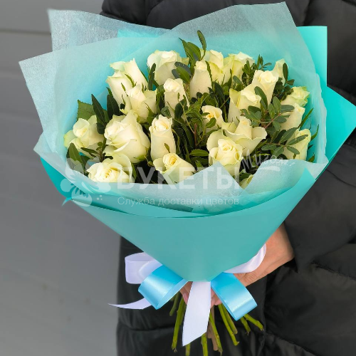 Букет из 19 белых роз "Кения" и фисташки
