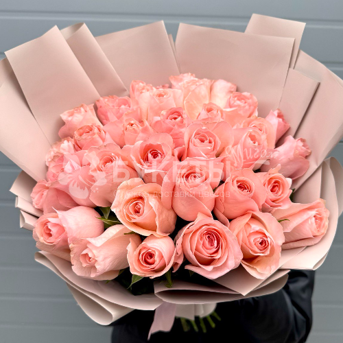Букет из 35 нежных розовых роз "Сонетта"