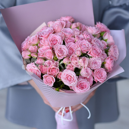 Букет из 15 розовых кустовых роз
