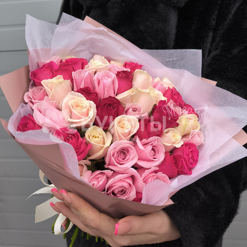 Букет из 51 розы в розовых тонах "Амур"