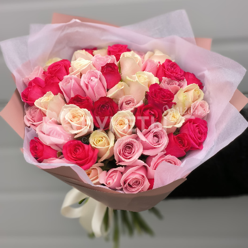 Букет из 51 розы в розовых тонах "Амур"