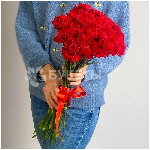 Букет из красных гвоздик