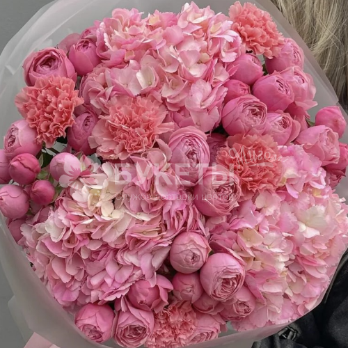 Романтичный букет с гортензией «Belle Rêve»