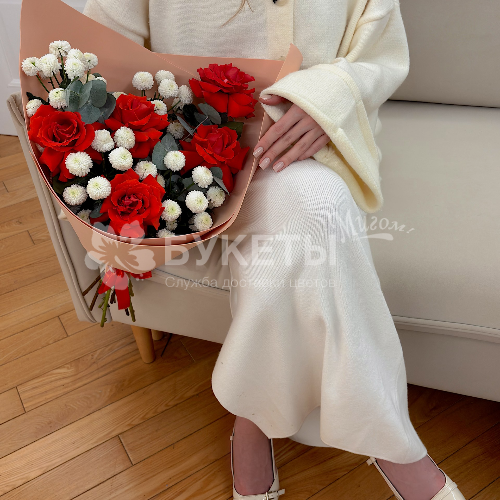 Букет из хризантемы Ньютон и французской розы