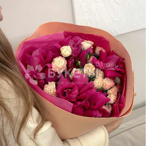 Букет из премиальной розы Пинк Флойд и пионовидной