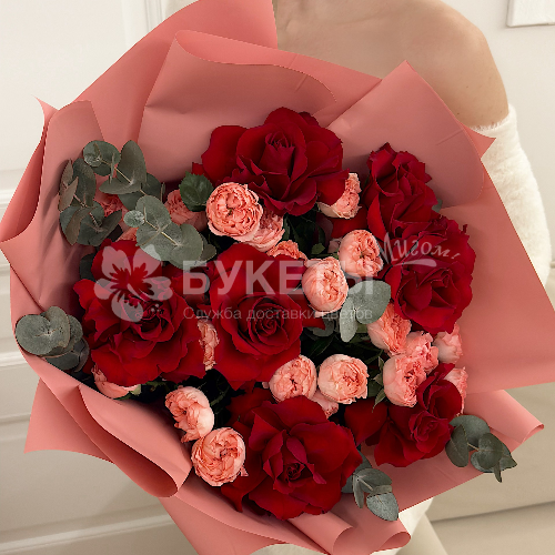 "Розы сердца" - премиальные и пионовидные розы в букете
