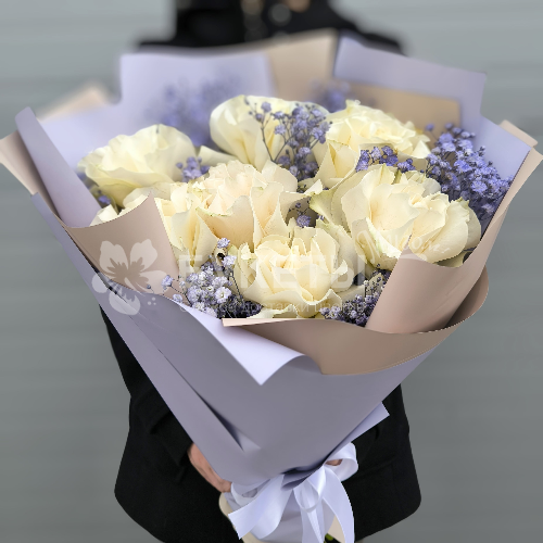 Букет из французских белых роз и гипсофилы