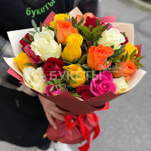 Букет из 25 роз в ярких тонах "Кения"